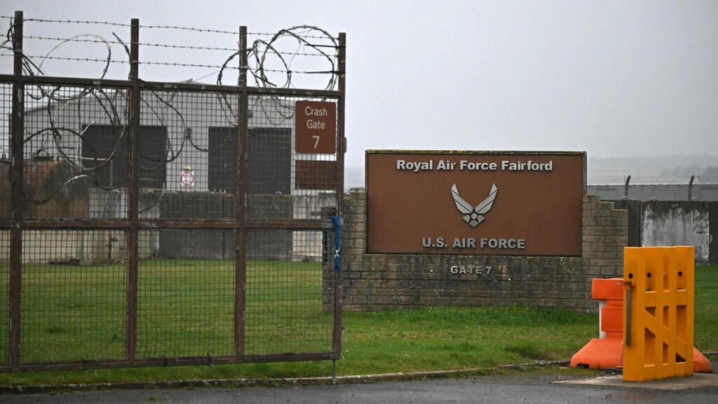RAF Fairford (Photo: JUSTIN TALLIS / AFP) פיירפורד בריטניה