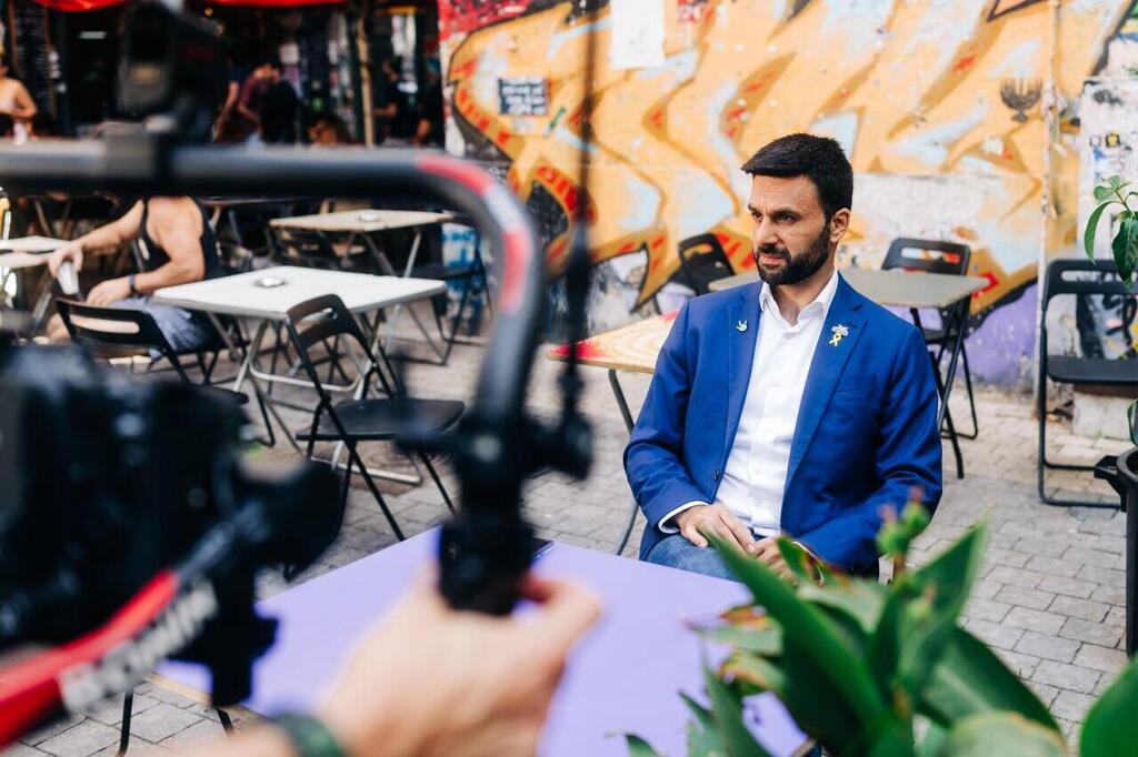 Pro-Israel activist and Knesset candidate Yoseph Haddad (Photo: PR) פעיל ההסברה והמועמד לכנסת יוסף חדאד מתראיין לסרט