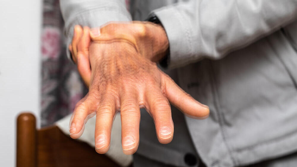 Patients experience slow, stiff movement and tremors, as well as impaired balance (Photo: Shutterstock) מחלת פרקינסון
