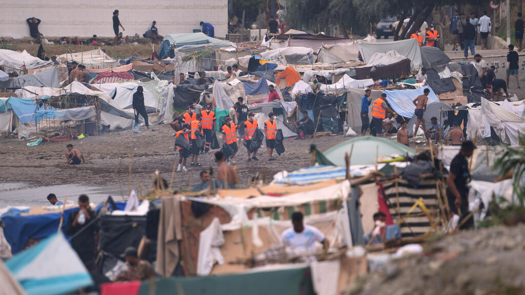 Photo: Francis González/AP מתחם המהגרים בסאוטה