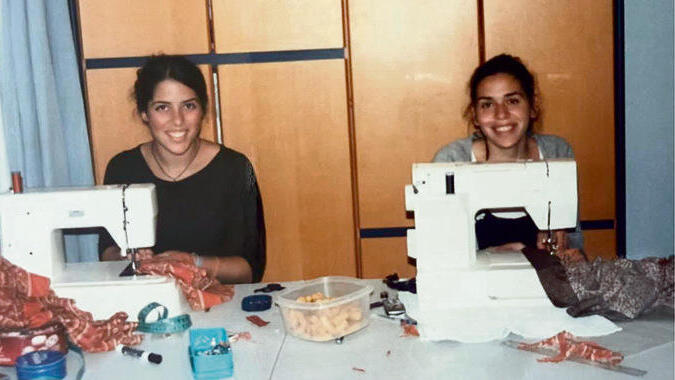 Ariela and Adi at the start of their fashion journey (Photo: Private album) אריאלה ועדי בתחילת הדרך באולפנה