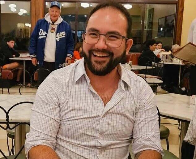 Jonathan McKinsey. He had been released on bail and was killed while seeking admission to a rehabilitation program ארה"ב ג'ון מקינזי בכיר ב ניו יורק טיימס נרצח על ידי הורי אשתו