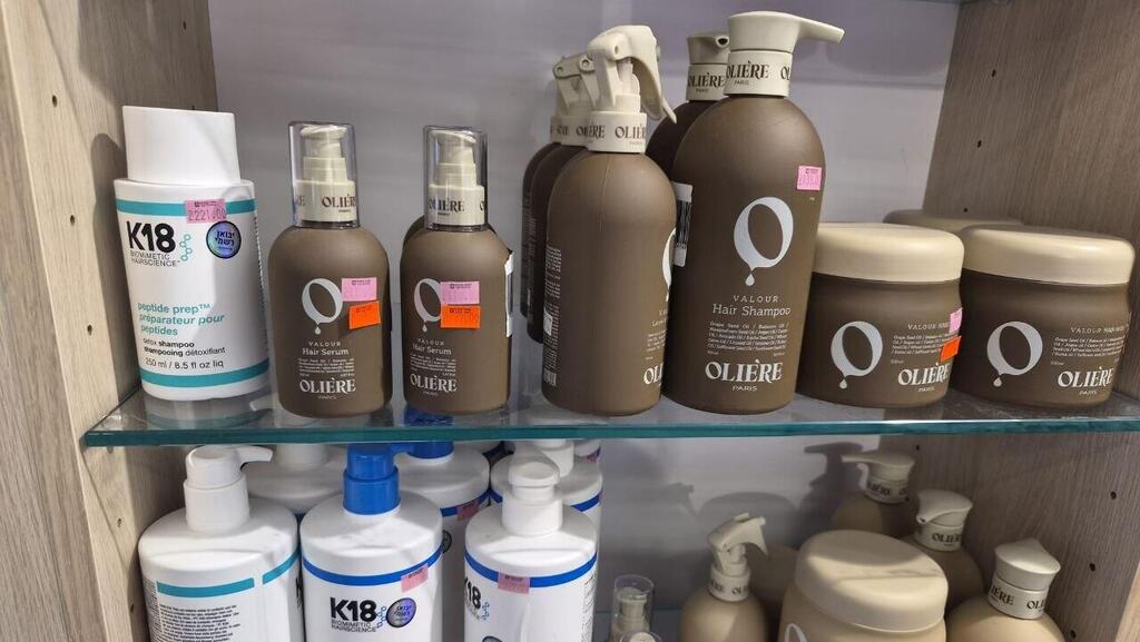 Premium hair care products section (Photo: Meirav Crystal) קטגוריית מוצרי השיער יוקרתיים