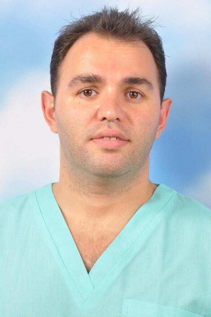 ‘The plane lost altitude insanely fast, we thought we were going to die.’ Dr. Musaev Shota שוטה מוסייב רופא ש הציל טייס דקור ב מטוס פליי דובאי