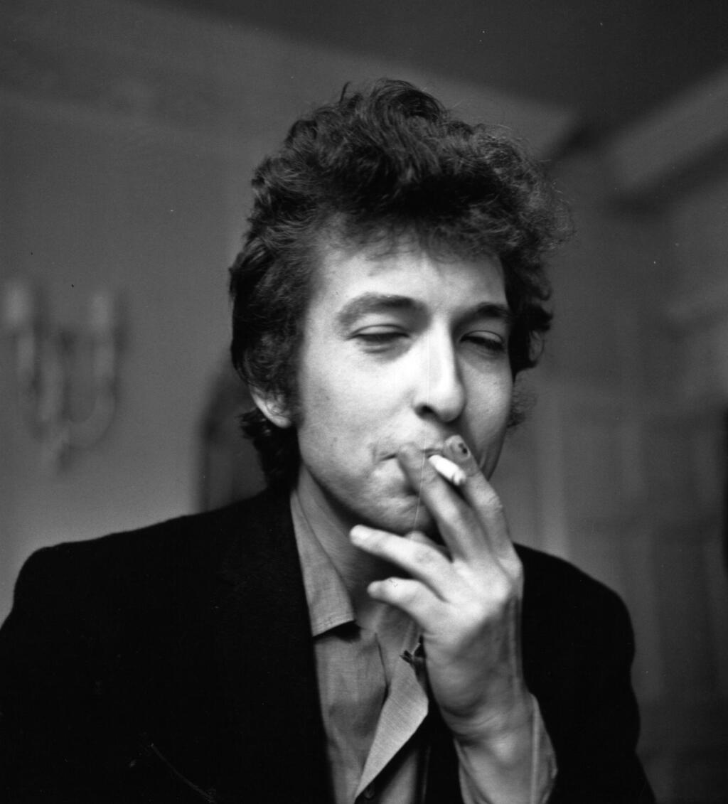 Bob Dylan in April 1965 (Photo: Evening Standard/Getty Images) בוב דילן, אפריל 1965