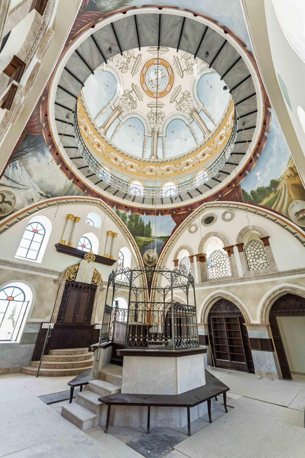 The restored interior (Photo: Yom Omer) בית כנסת תפארת ישראל