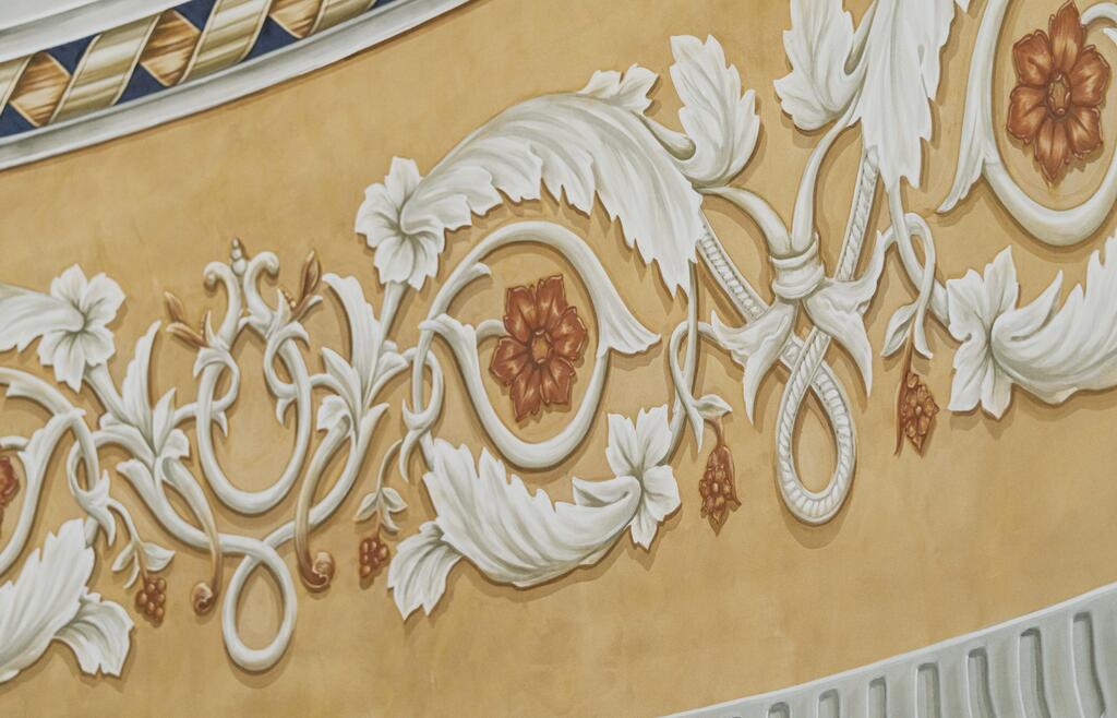 The decorations and colors have been reproduced as accurately as possible (Photo: Yom Omer) בית כנסת תפארת ישראל