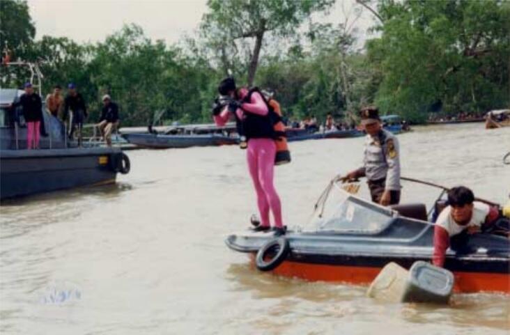 Divers recovering debris from the Musi River after the crash of SilkAir Flight 185 Divers recovering debris from the Musi River after the crash of SilkAir Flight 185