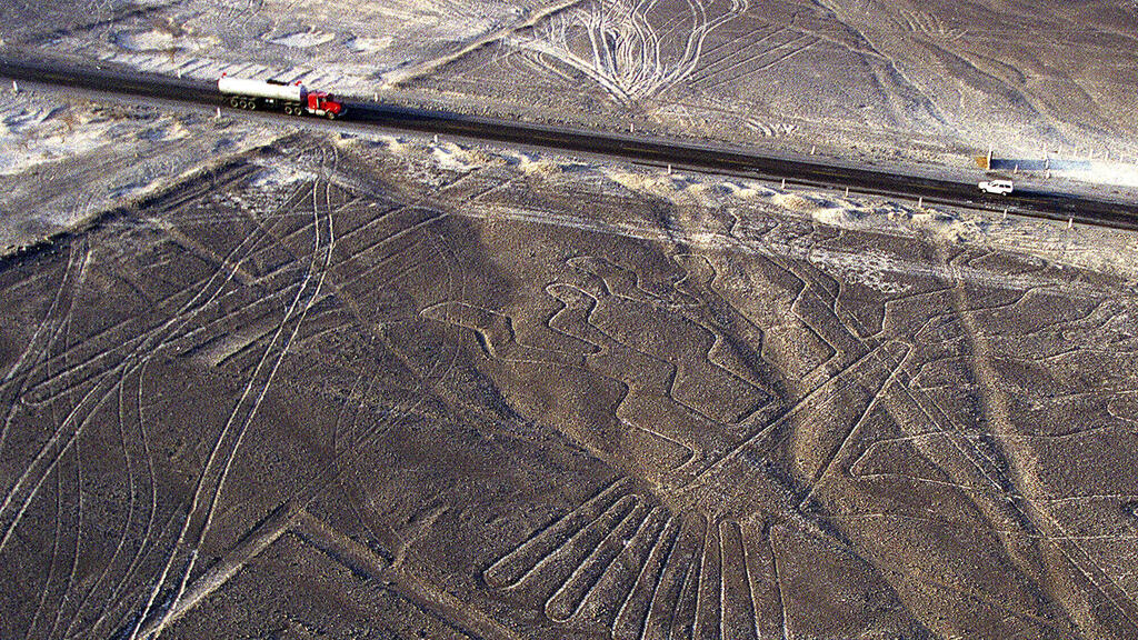 The Nazca Lines (Photo: John Moore/AP) קווי הנסקה בפרו, אחד מסמליה הבולטים של התרבות המקומית