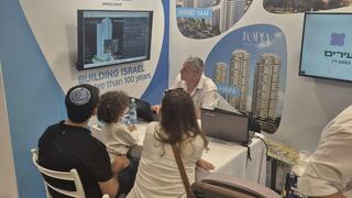 Family of prospective olim looks at housing options 