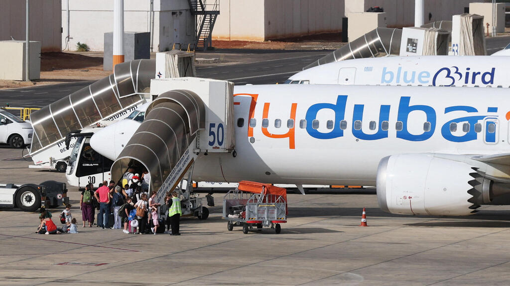 One of civil aviation's greatest nightmares is the threat originating inside a locked cockpit (Photo: Ammar Awad/Reuters) 30.9 נתב"ג נוסעים עולים על מטוס של פליי דובאי