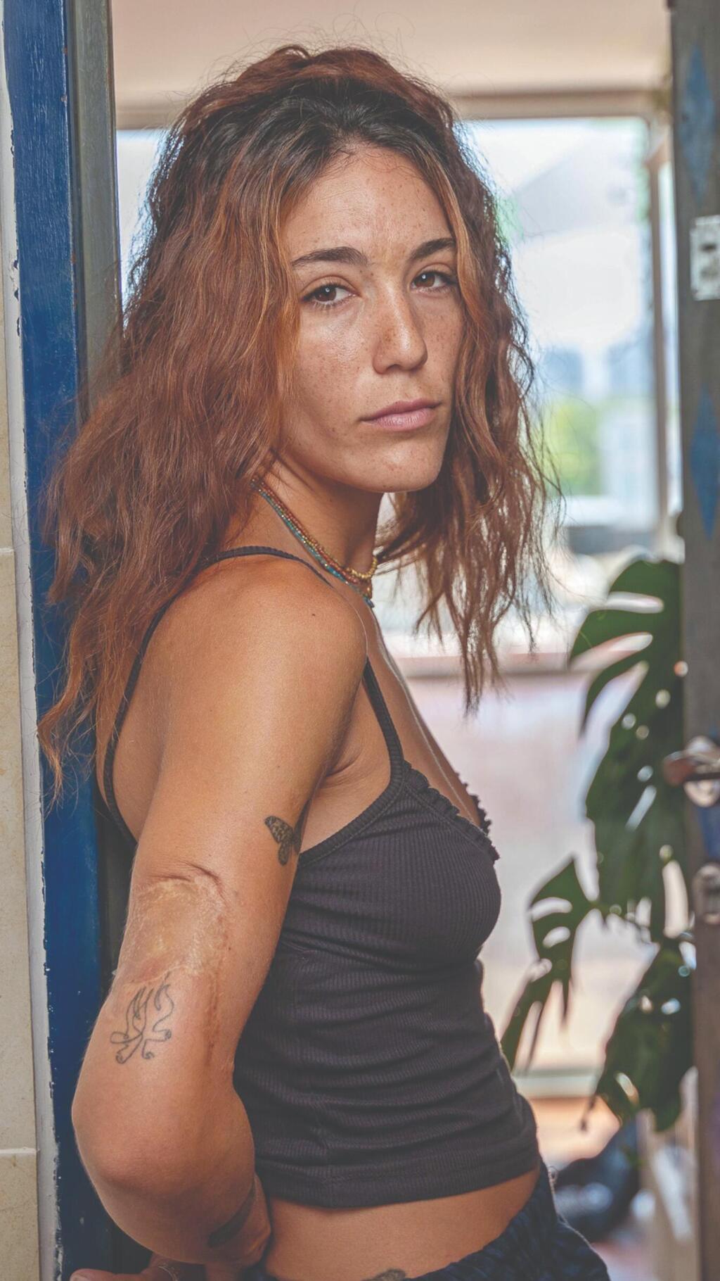 נועה יונה, גיבורות