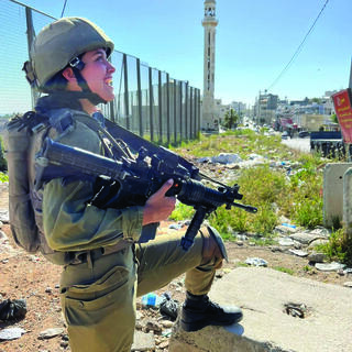 נועה זאבי, גיבורות