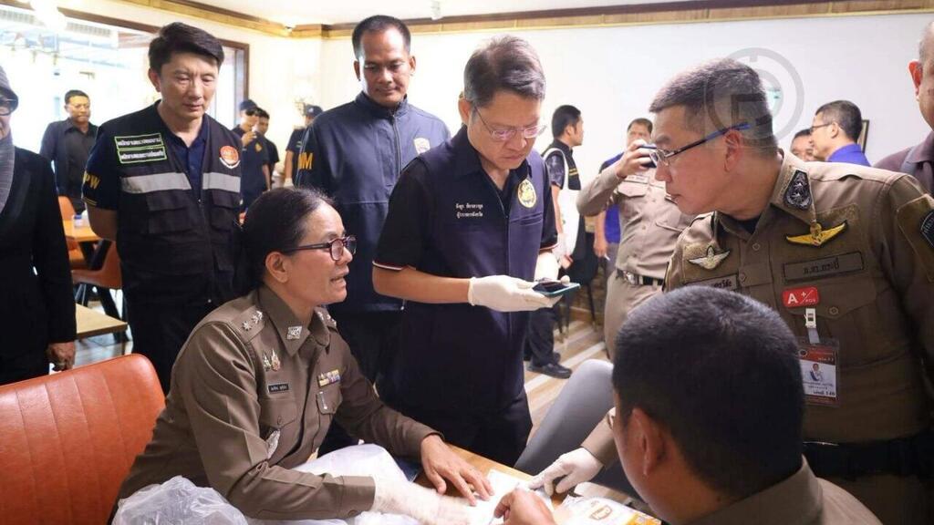 Investigators at the Chabad House in Ao Nang (Photo: Krabi Police) החוקרים בבית חב"ד באו נאנג