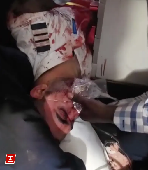 Al-Hammami after stabbing a crew member and being subdued by passengers המחבל המאם אל המאמי לאחר שדקר ונתפס על ידי הנוסעים במטוס