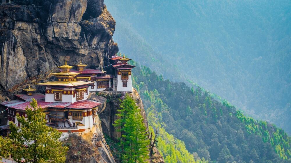 Tiger’s Nest Monastery, perched on a cliff in Bhutan (Photo: Wirestock Creators / shutterstock) מנזר קן הנמר, השוכן על מצוק בבהוטן
