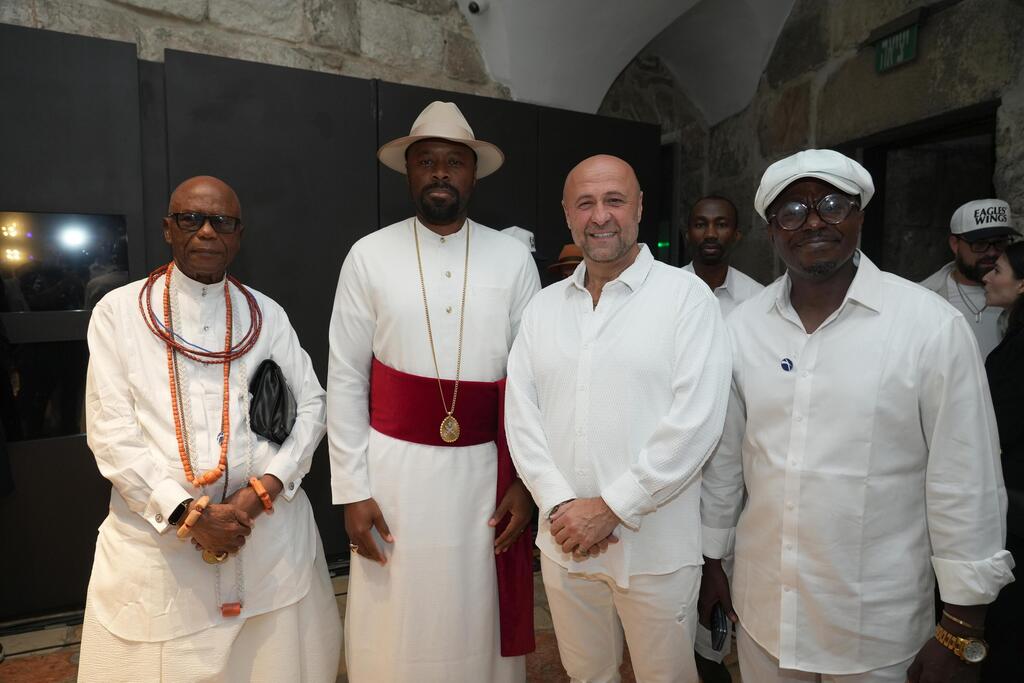 Photo: Dudu Koren The king of the Warri Kingdom Ogiame Atuwatse III and Bishop Robert Stearns