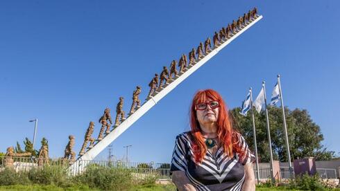 שרה קונפורטי, המתכננת והמקימה של אנדרטה שהוקמה לזכר הנרצחים בפיגוע ההתאבדות בבית ליד