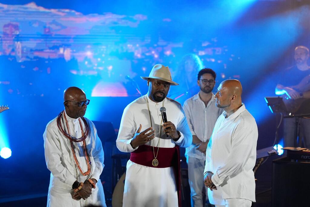 The king of the Warri Kingdom Ogiame Atuwatse III and Bishop Robert Stearns (Photo: Dudu Koren) The king of the Warri Kingdom Ogiame Atuwatse III and Bishop Robert Stearns