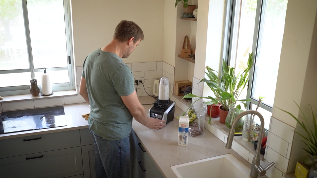 Oren in his kitchen: Devices provided through Tech for Heroes make daily tasks more manageable (Photo: Erez Miller) Oren in his kitchen: Devices provided through Tech for Heroes make daily tasks more manageable