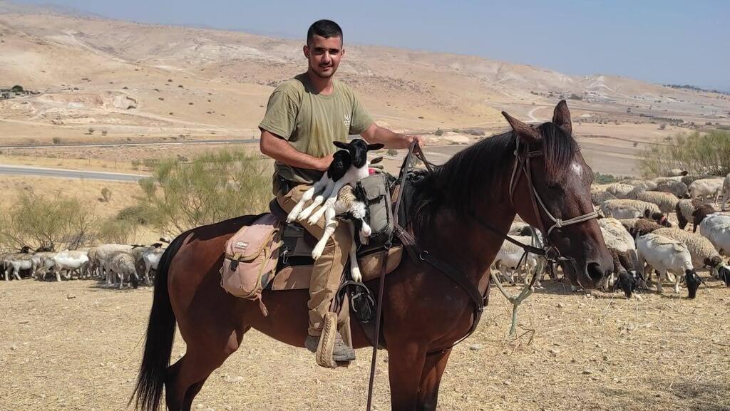 Hallel with the horse he loved. ‘He was a cowboy at heart’ (Photo: Courtesy of the family) סמ"ר הלל סעדון ז"ל ו משפחה משפחתו שלוש שנים ל מלחמה