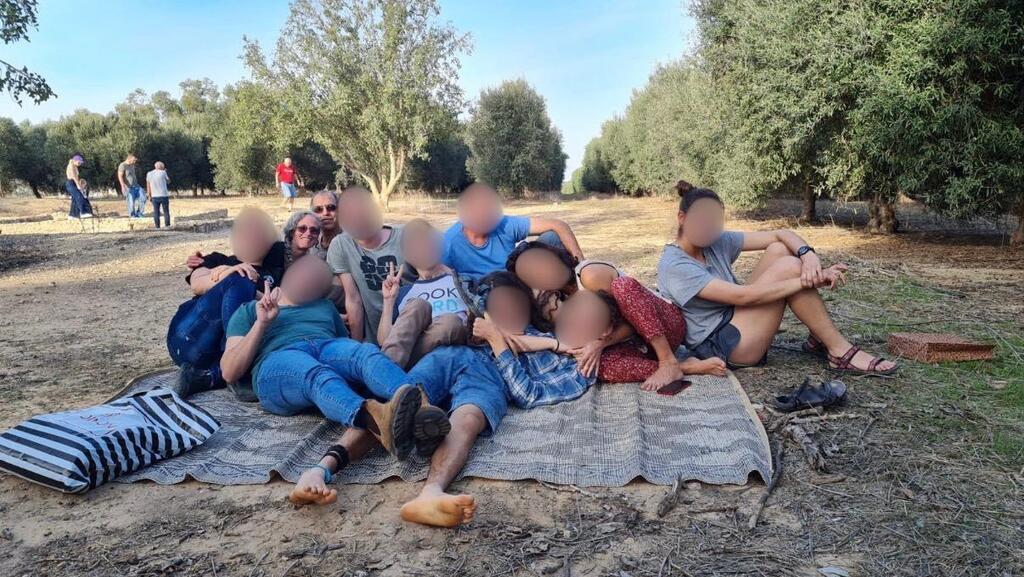 The Goren familoy joined by other relatives on a family trip (Photo: Courtesy of the family) משפחת גורן ומשפחת אלפסה (דודים) בטיול משפחתי