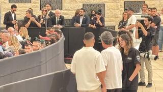 "לא הגנת על בני והנרצחים": אב שכול קטע את נתניהו