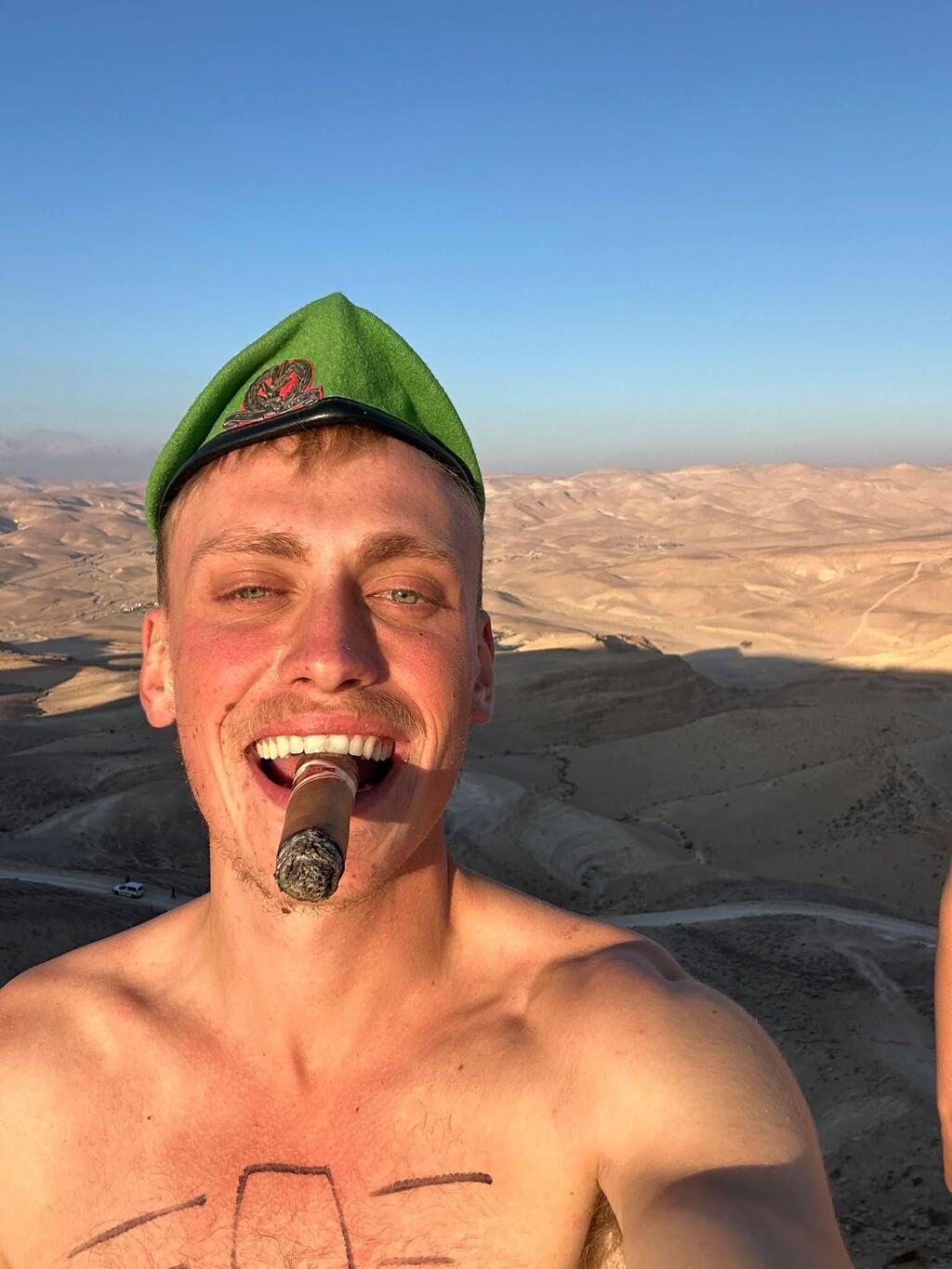 Staff Sgt. Maxim Entis. ‘I told them, “Just tell me one thing: Is he alive?”’ (Photo: Courtesy of the family) סמ"ר מקסים אנטיס ז"ל ו משפחה משפחתו שלוש שנים ל מלחמה