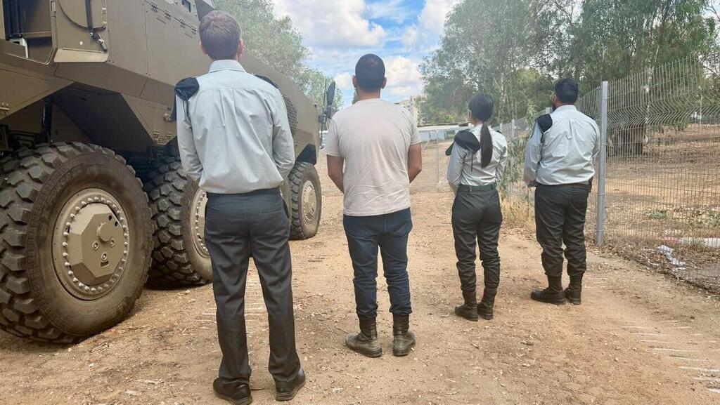 From right: Maj. T., Maj. M., civilian employee A. and Lt. Col. T. (Photo: Elisha Ben Kimon) מימין: רס"ן ט', רס"ן מ', האזרח א' וסא"ל ת'