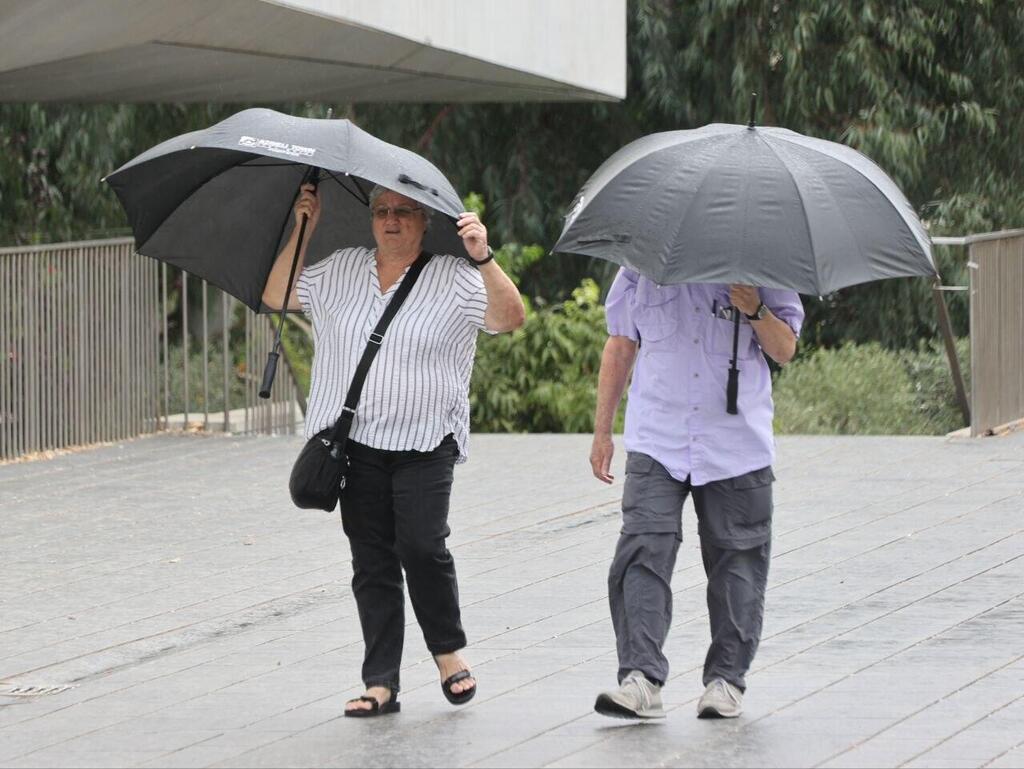 Rain in Tel Aviv (Photo: Moti Kimchi) גשם בתל אביב