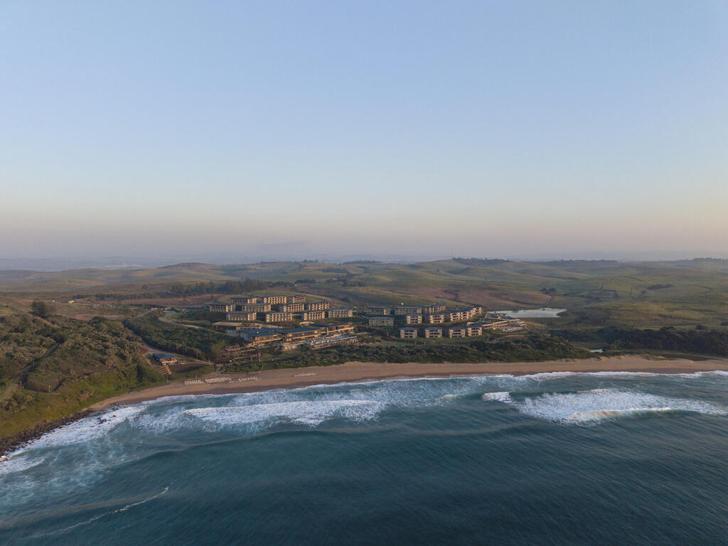 Club Med's beachfront resort in South Africa, on the shores of the Indian Ocean (Photo: Julia Ida Maria) ריזורט החוף של קלאב מד בדרום אפריקה, על שפת האוקיינוס ההודי