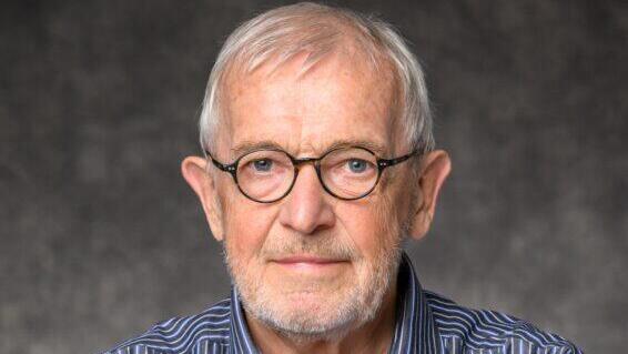 פרופ' פרנסיס האלזן, זוכה פרס נובל בפיזיקה לשנת 2026