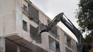 הריסה של בניין ישן במסגרת מיזם התחדשות עירונית של קבוצת שובל בחיפה