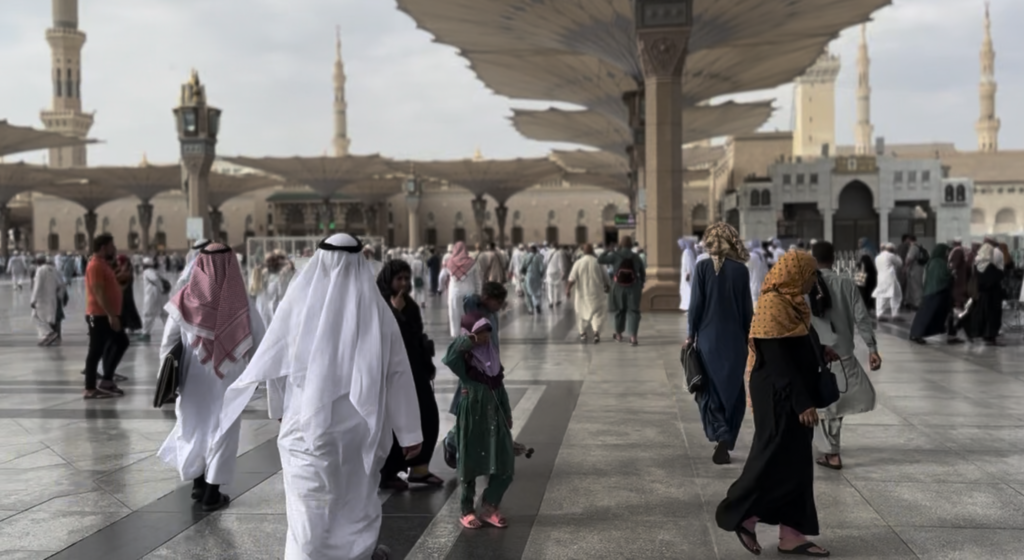 The mosque courtyard bustling with visitors (Photo: Courtesy of Adam Jano) מסגד במדינה