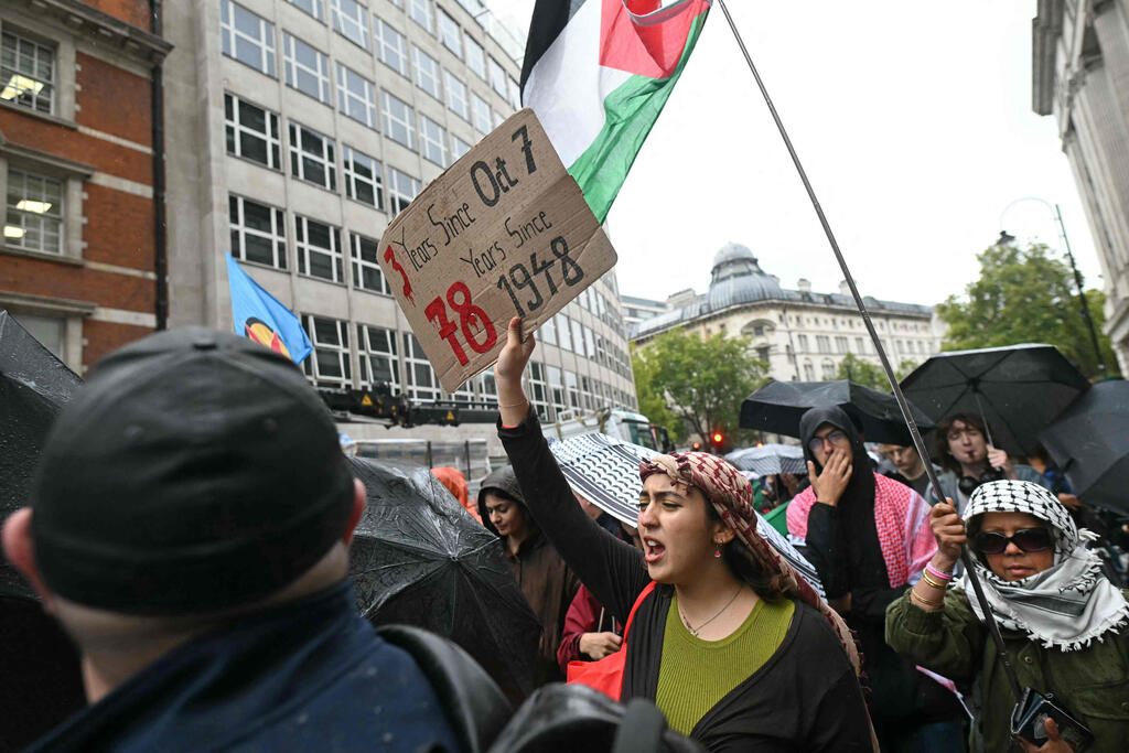 Pro-Palestinian rally in London (Photo: JUSTIN TALLIS / AFP) לונדון בריטניה מחאה פרו פלסטינית ביום ציון 3 שנים ל 7.10
