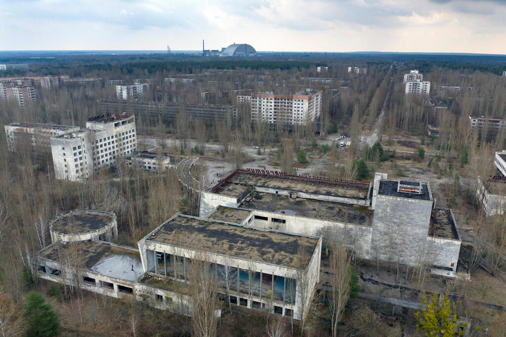 Pripyat, a ghost town in Ukraine that was completely evacuated on April 27, 1986, one day after the Chernobyl disaster, because of exposure to high radiation levels (Photo: Efrem Lukatsky/AP) פריפיאט, עיר רפאים באוקראינה, שפונתה לחלוטין ב-27 באפריל 1986, יום לאחר אסון צ'רנוביל, עקב חשיפה לרמות קרינה גבוהות