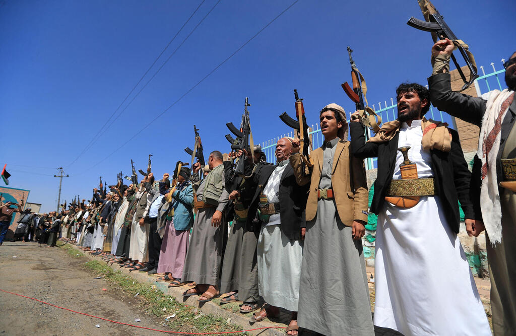 Houthi fighters in Sana'a, Yemen (Photo: Mohammed Huwais / AFP) לוחמים חות'ים ב צנעא תימן
