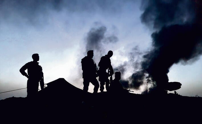 Soldiers in Gaza. ‘We have thousands of people who have lost friends and are living with unresolved grief’ (Photo: Yoav Keren) לוחמים בעזה. "יש לנו אלפי אנשים שאיבדו חברים והם באבל לא פתור"