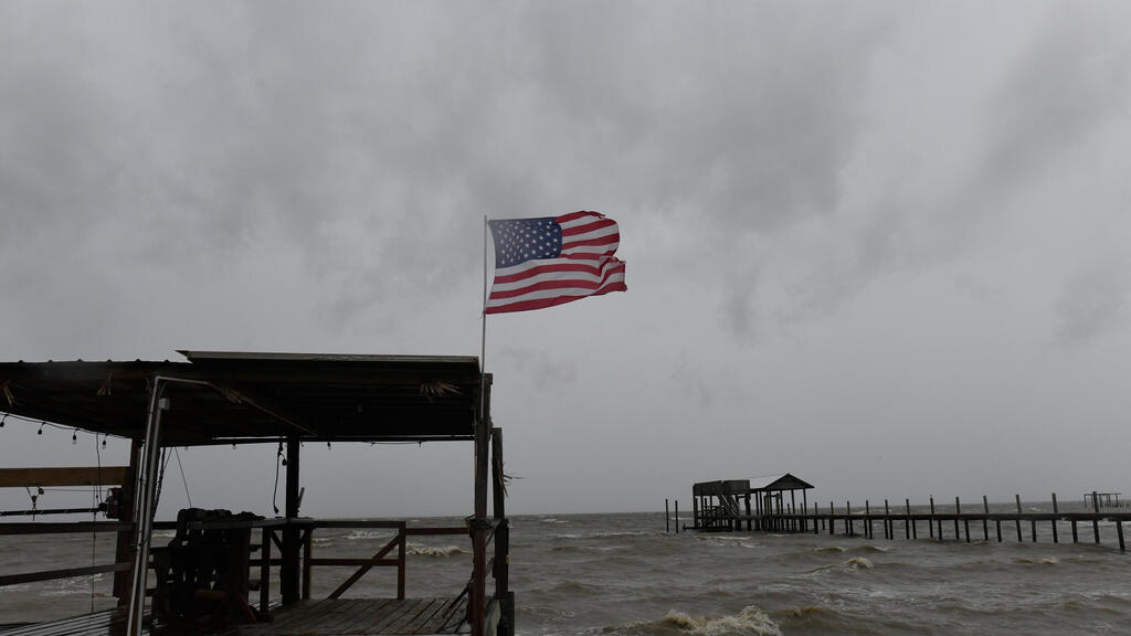 Awaiting the hurricane along the Alabama coast (Photo: AP/ Octavio Jones) אלבמה