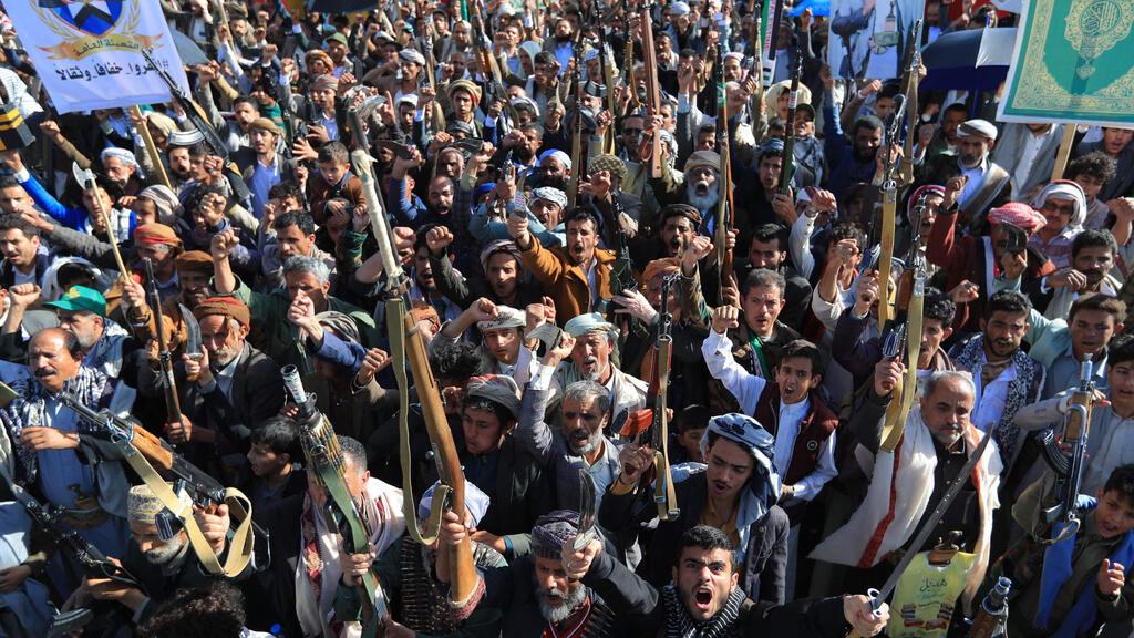 Houthi rebels in Sanaa, Yemen. European countries are also helping defend Saudi Arabia's airspace (Photo: Mohammed HUWAIS / AFP) חות'ים בצנעא