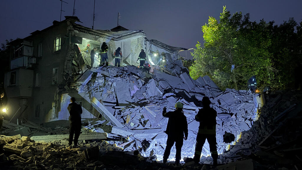 Photo: Daria Nazarova / AFP זירת מתקפה של רוסיה על אוקראינה בעיר זפוריז'יה שם נהרגו לפחות 20 איש