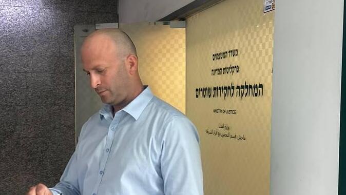 ח״כ יצחק קרויזר בכניסה למח״ש