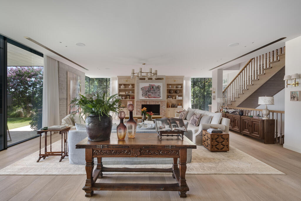 'Every window or material chosen for the exterior influences the interior design' (Photo: Oded Smadar) וילה בשרון, תכנון: סמט אדריכלים