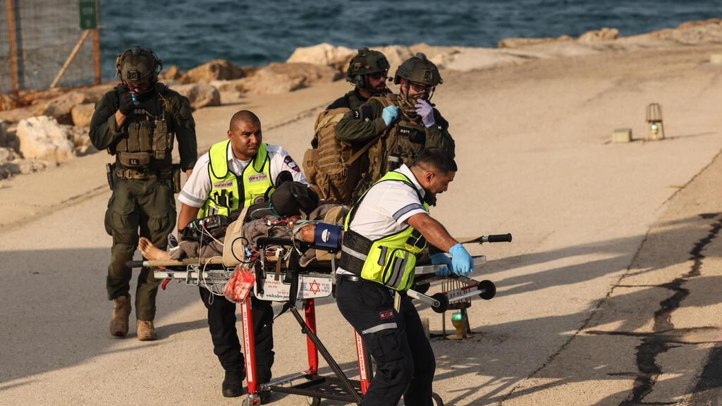 פינוי פצועים מזירץ הפיצוץ ברכס הרים לביה"ח רמב"ם