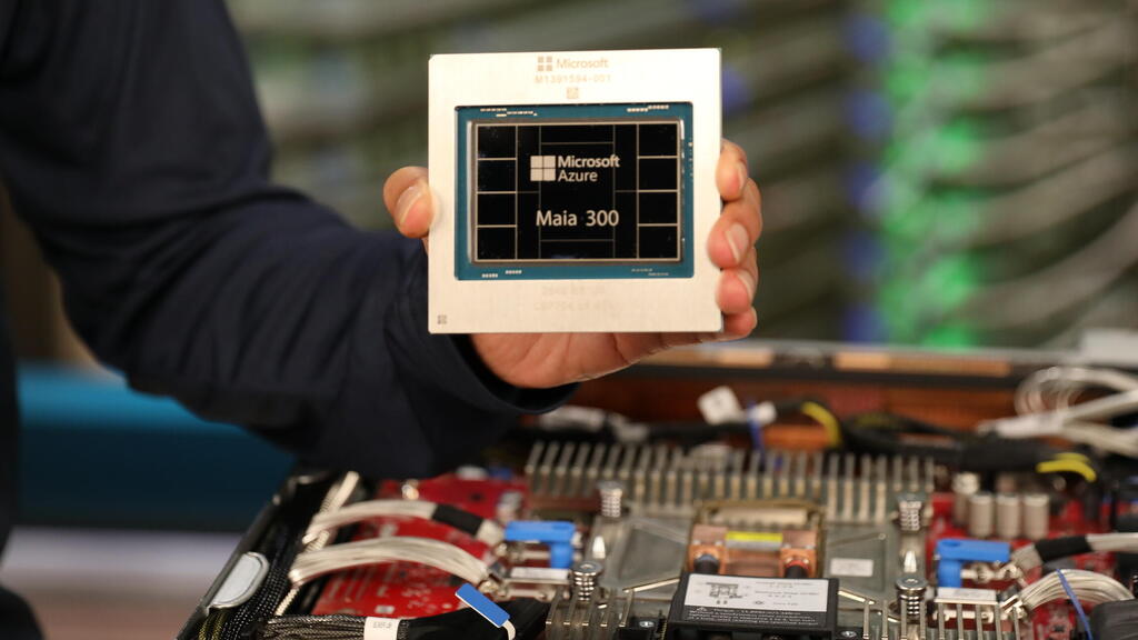 Microsoft's new Maia 300 AI chip (Photo: Microsoft) שבב ה-AI החדש של מיקרוסופט Maia 300