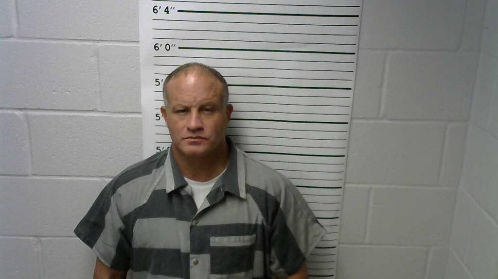 Christopher Paul (Photo: Allen Parish Sheriff's Office / KPLC) כריסטופר פול, חשוד באונס שתי ילדות בנות 13, צפוי להפוך למפקד המשטרה של העיירה אליזבת במדינת לואיזיאנה