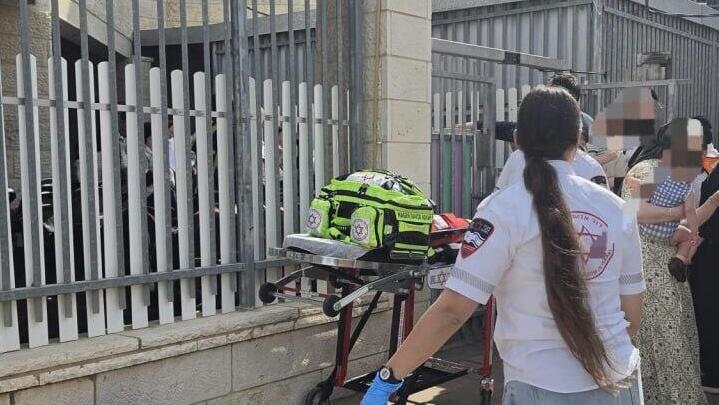10 toddlers suffer allergic reactions at Israeli daycare, prompting evacuation (Photo: MDA) הזירה בביתר עילית