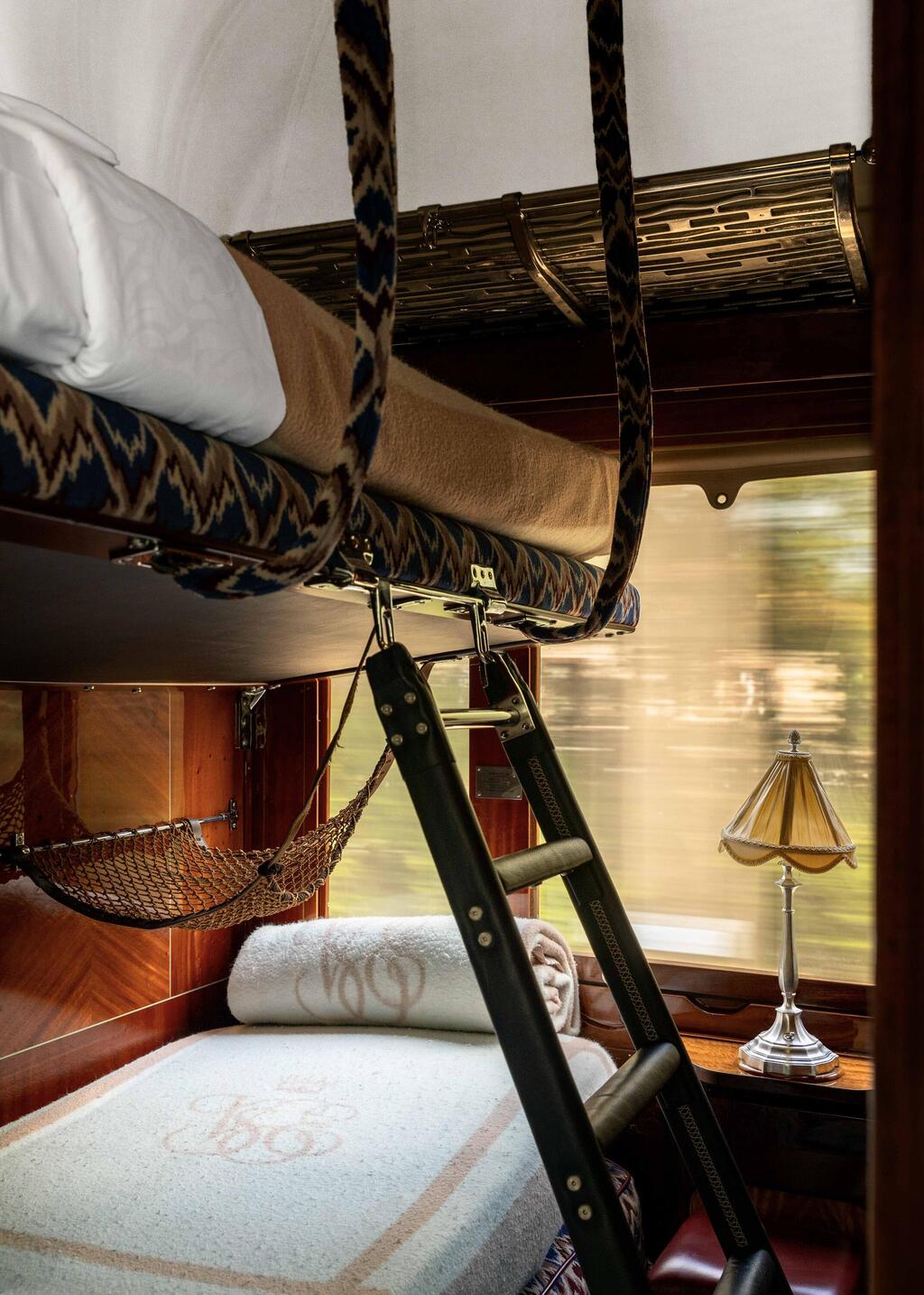 Inside a basic cabin: two bunk beds (Photo: belmond.com) אוריינט אקספרס, רכבת היוקרה של אירופה