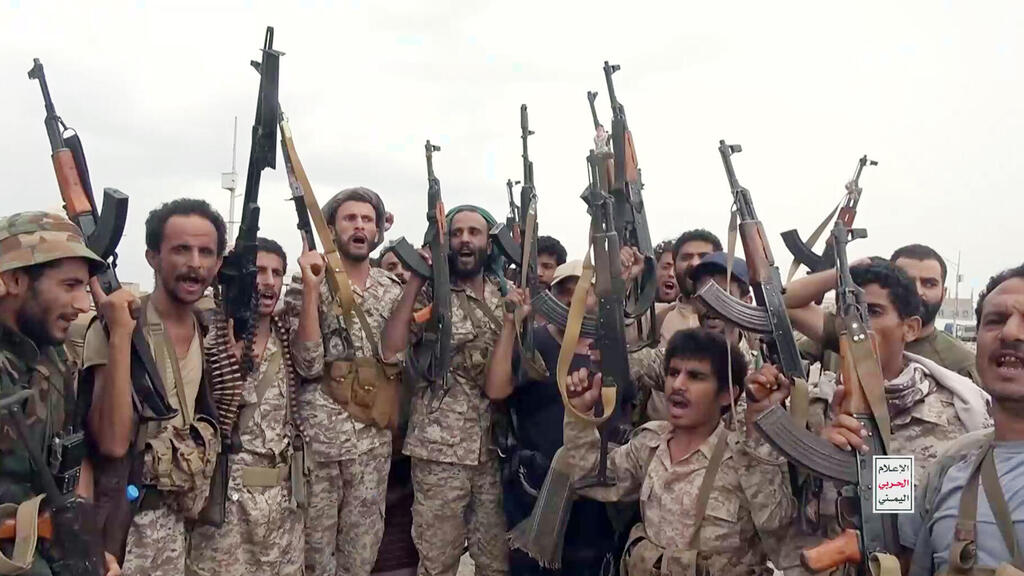 Houthi fighters in Yemen (Photo: Mohammed Hamoud/Getty Images) לוחמים בתימן