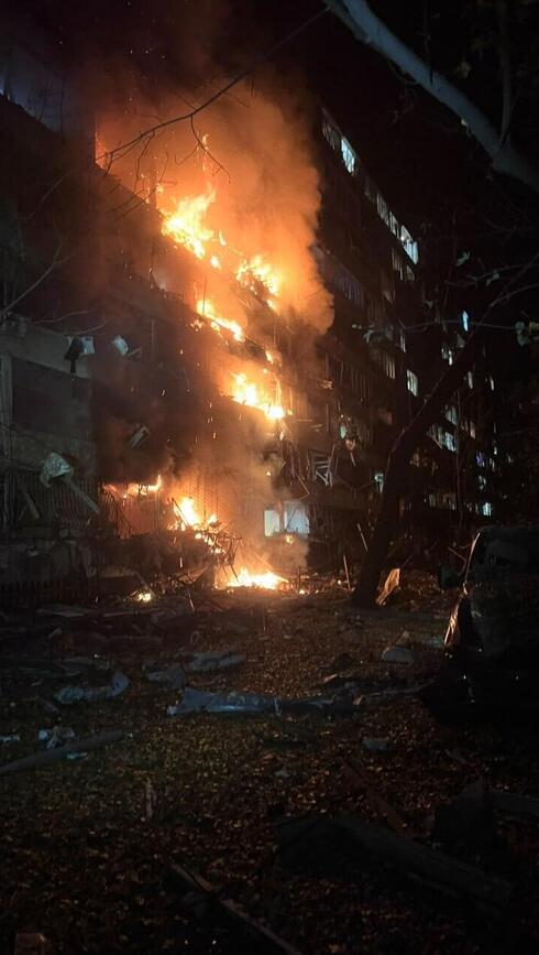 זלנסקי: רוסיה תקפה את קייב בטילים ולא קיבלנו התרעה - תחנת כוח ובניין נפגעו